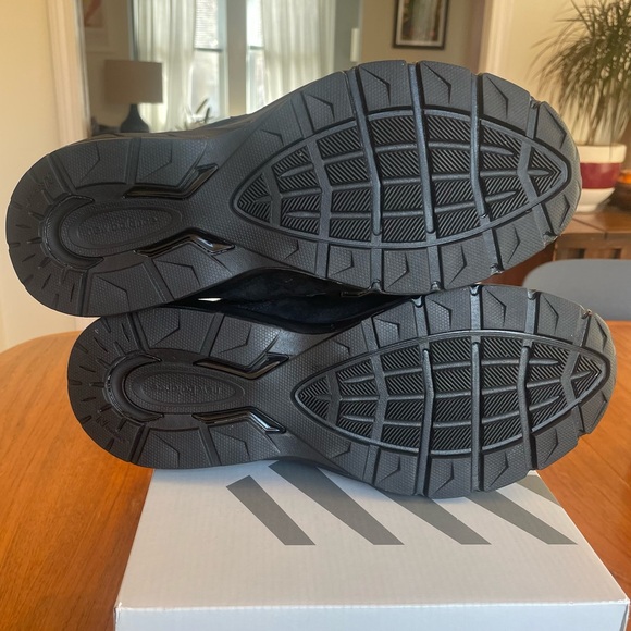 BNIB!  Men’s black New Balance 990v5!  Size 11 2E wide - Picture 6 of 7